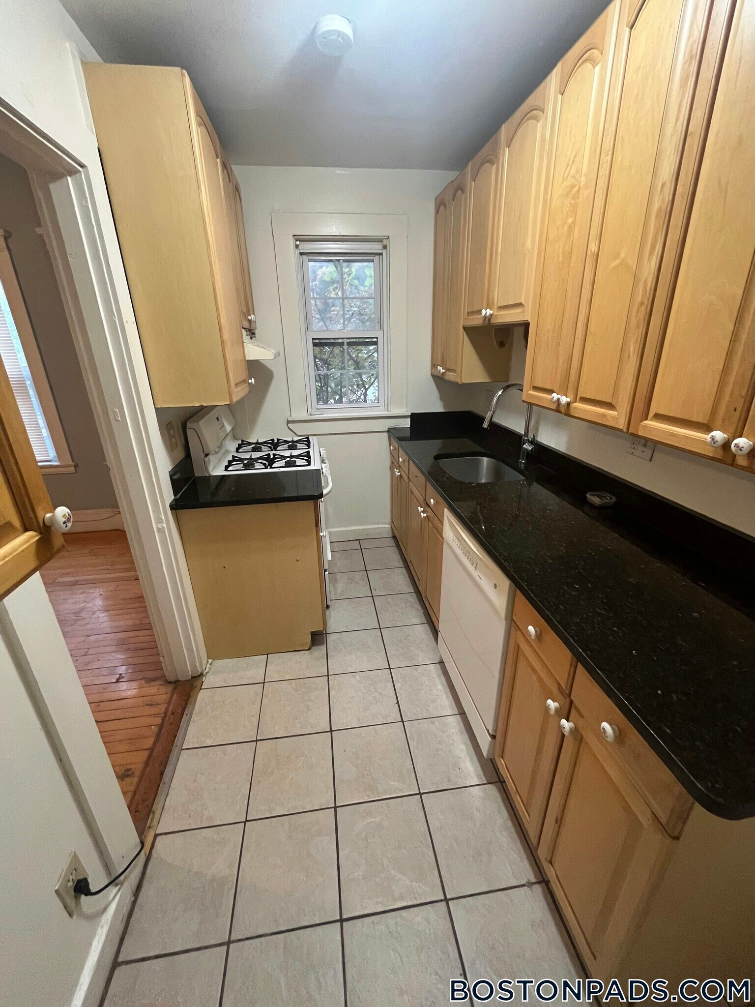 Building Photo - 154 Magazine St