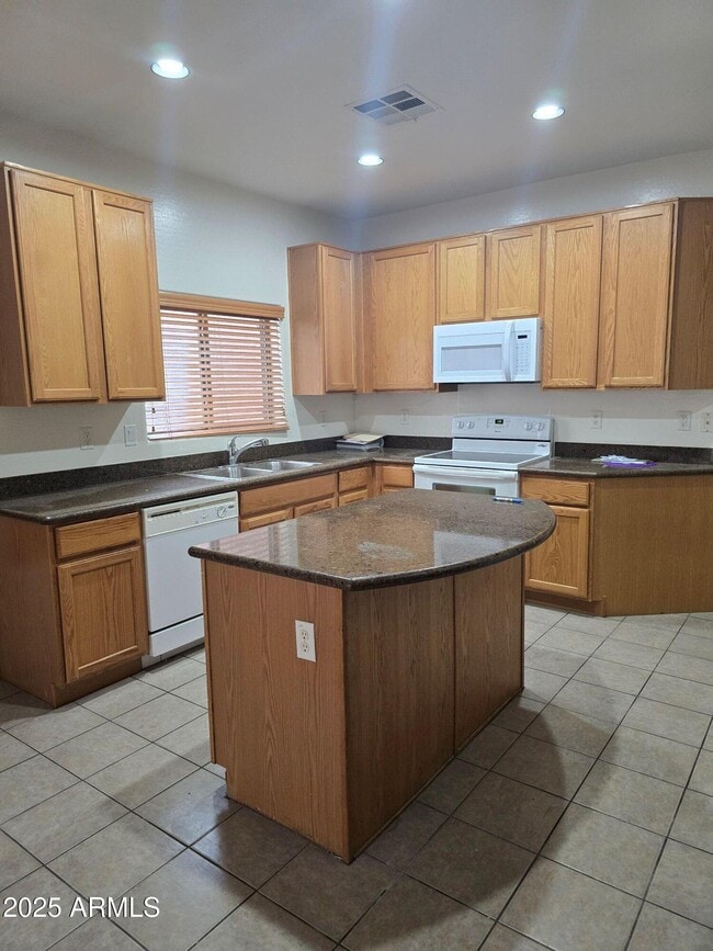 Building Photo - 2710 E Chester Dr