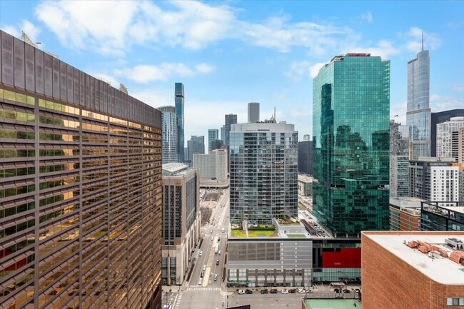 Building Photo - 600 N Fairbanks Ct