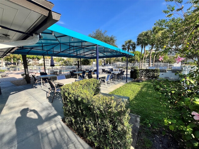 Building Photo - 2671 S Course Dr