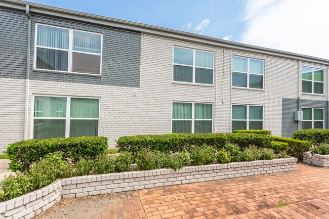 Building Photo - The Atrium At 5606