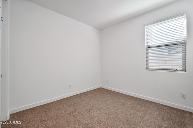 Building Photo - 12617 W Kaler Dr