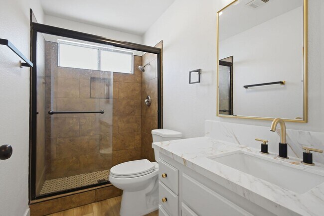 Building Photo - STUNNING DESERT SHORES MINUTES FROM THE LAKES!!!