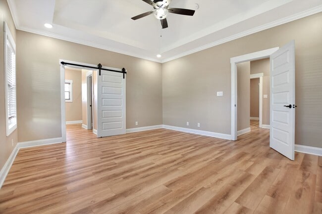 Building Photo - Pet Friendly Three Bedroom!