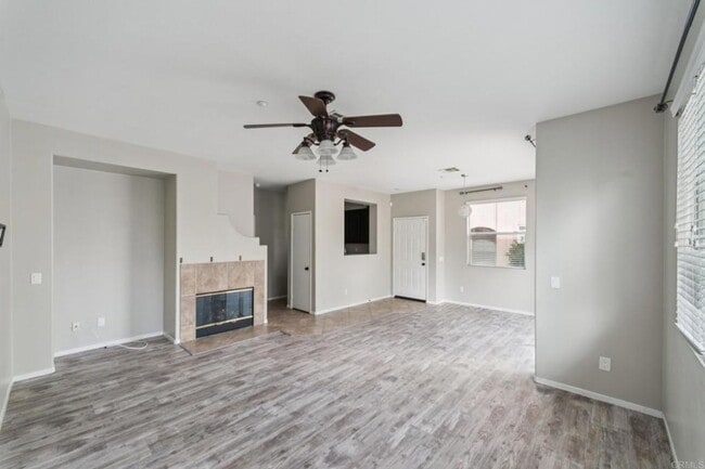 Building Photo - 3 Bedroom 2.5 Bathroom townhouse