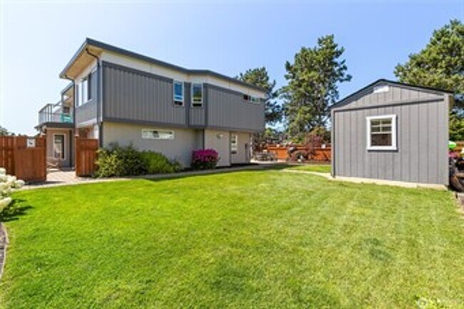 Building Photo - Gorgeous 5 Bedroom Home with Bayview - Bir...