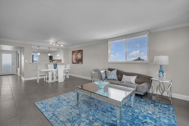 Building Photo - 601 N Ocean Blvd