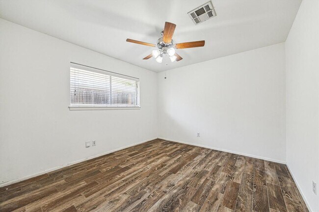 Building Photo - 8010 Braeburn Valley Dr
