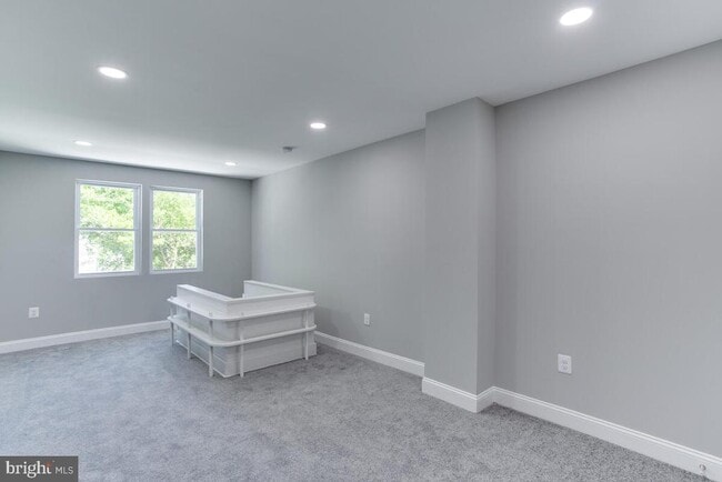 Building Photo - 1227 Tyler Ave