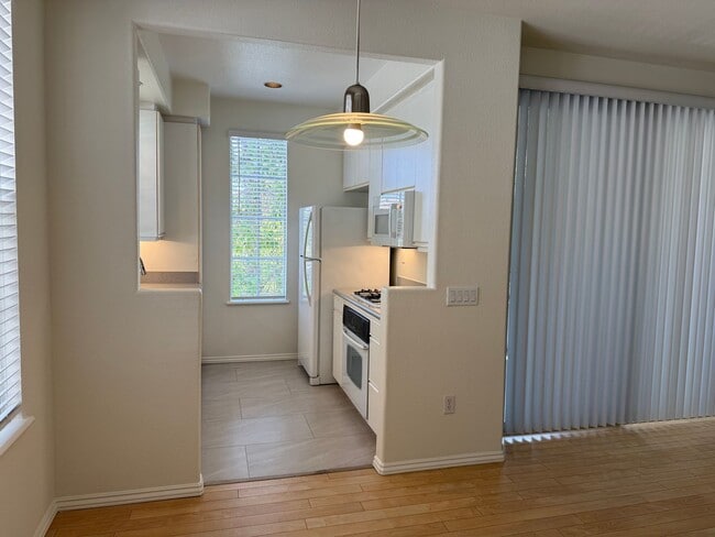 Building Photo - 3601 Bernwood Pl