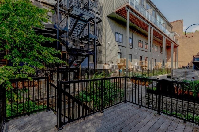 Building Photo - 306 Mulberry St