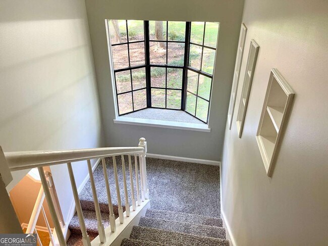 Building Photo - 415 Hillsdale Dr