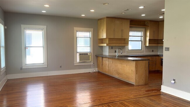 Building Photo - 4530 Walker St