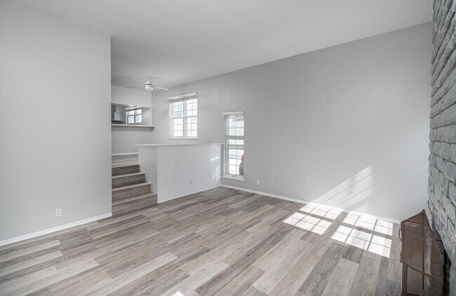 Building Photo - 314 E Bay Ave