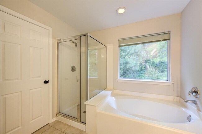 Building Photo - 15 Ledgestone Pl