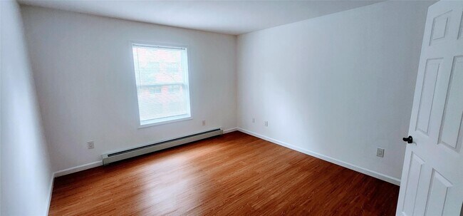 Building Photo - 115 Cortlandt St