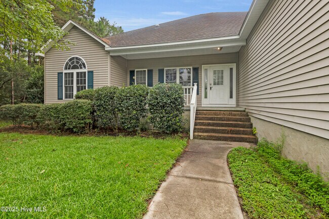 Building Photo - 907 Port Royal Ct