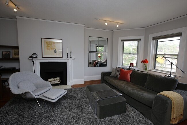 Primary Photo - 919 Beacon St