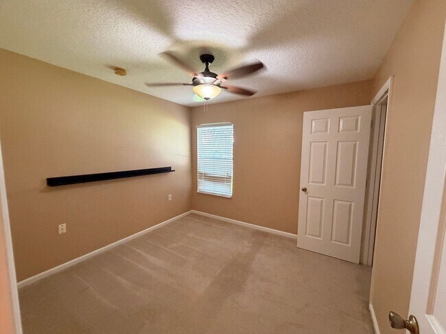 Building Photo - MOVE-IN SPECIAL!!! Townhome 3 Bedroom/2.5 Bathroom in Winter Park in a gated community
