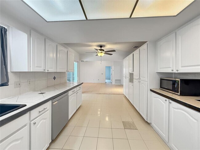 Building Photo - 7308 Wethersfield Dr