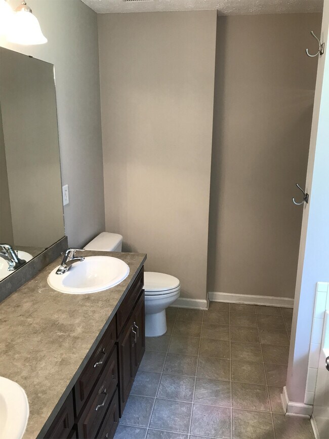 Building Photo - 25 Devonshire Dr