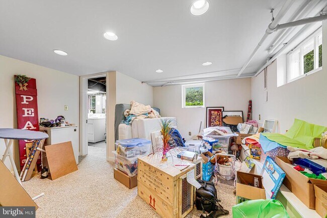 Building Photo - 6402 Ridge Dr