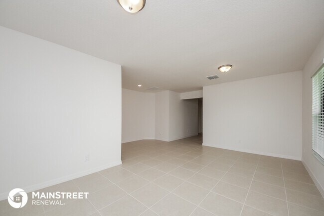 Building Photo - Newly Built in The Ridge @ Swan Lake!