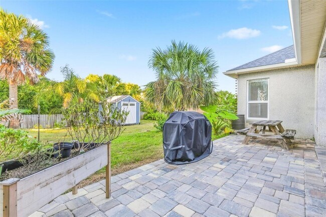 Building Photo - 7 Deerwood St