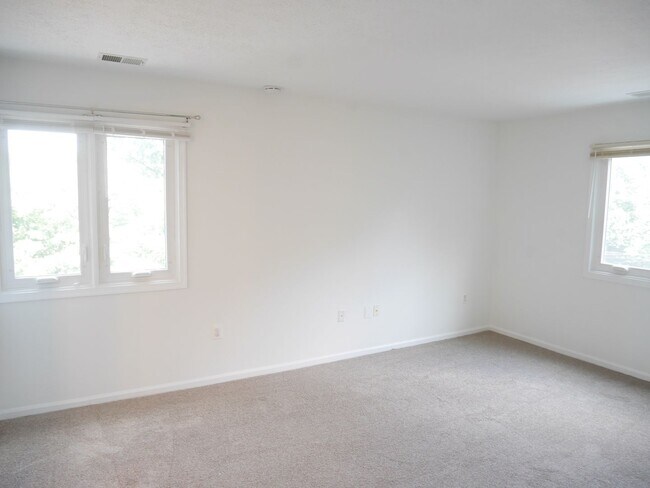 Building Photo - RENT SPECIAL - 1/2 SECOND MONTHS RENT - Ch...