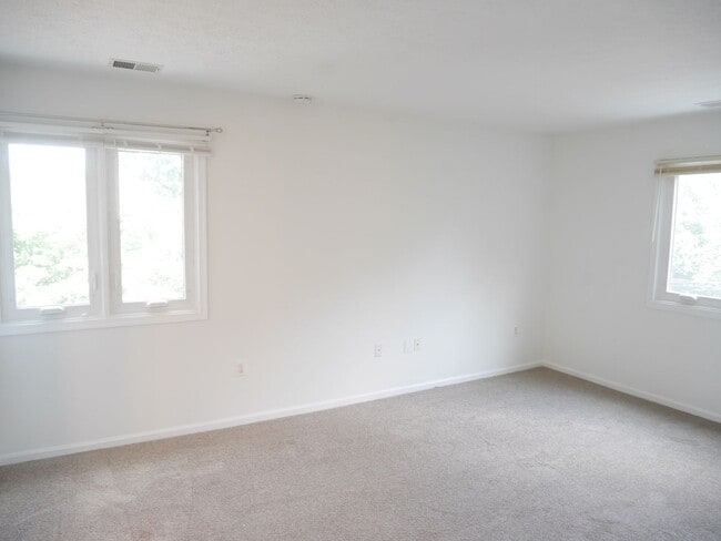 Building Photo - RENT SPECIAL - 1/2 SECOND MONTHS RENT - Charming Condo in Gaithersburg, MD