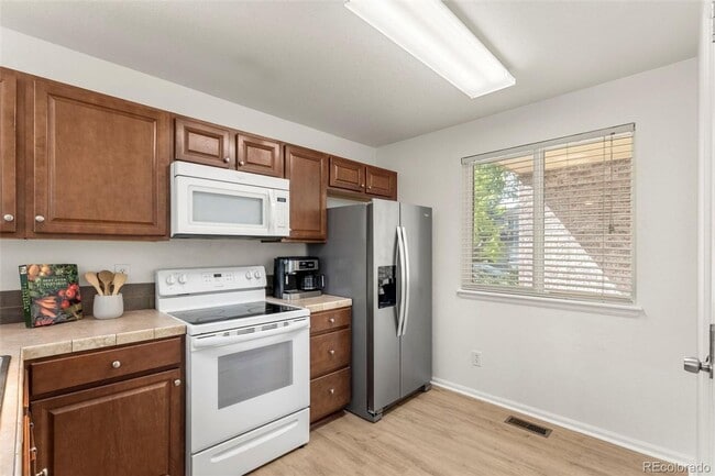 Building Photo - 500 W 114th Pl