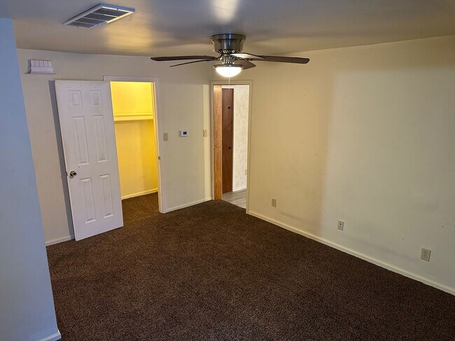 Building Photo - MGAM-MI-Andersonville Rd