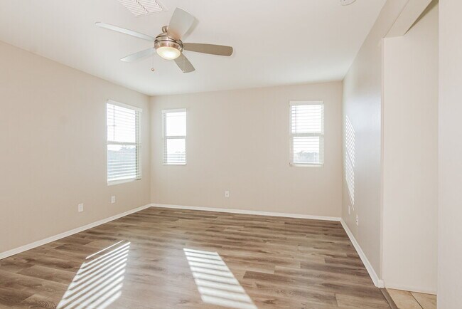 Building Photo - 11633 N 165th Ln