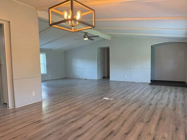 Building Photo - 5545 Monticello Dr