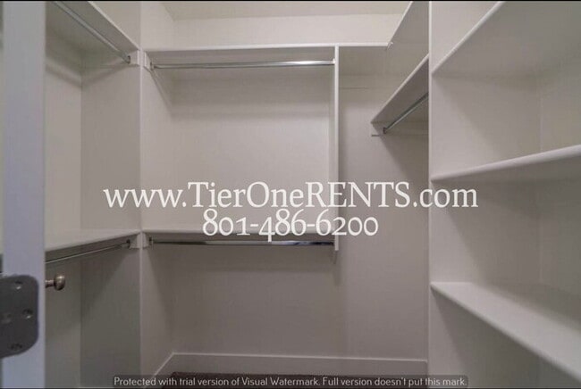 Building Photo - **$500 OFF FIRST MONTHS RENT**