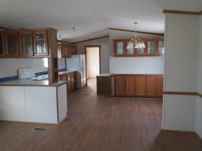 Building Photo - 213 Dogwood Ln