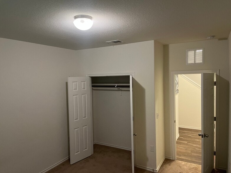 Building Photo - 6317 Graymont Dr