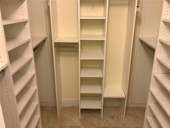 Building Photo - 4806 S Lee Rd