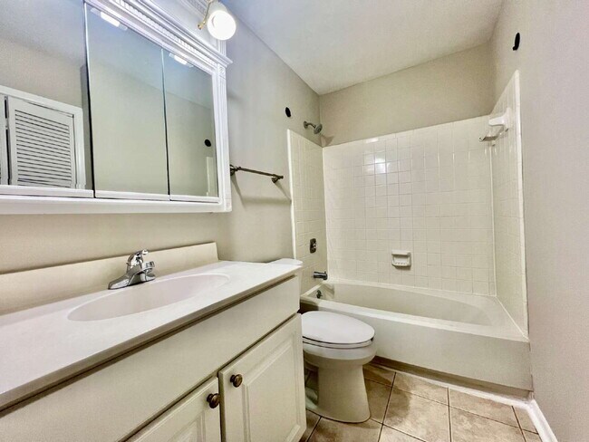 Building Photo - CONDO MINUTES FROM SouthParK!