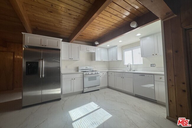 Building Photo - 2317 Maplewood Way