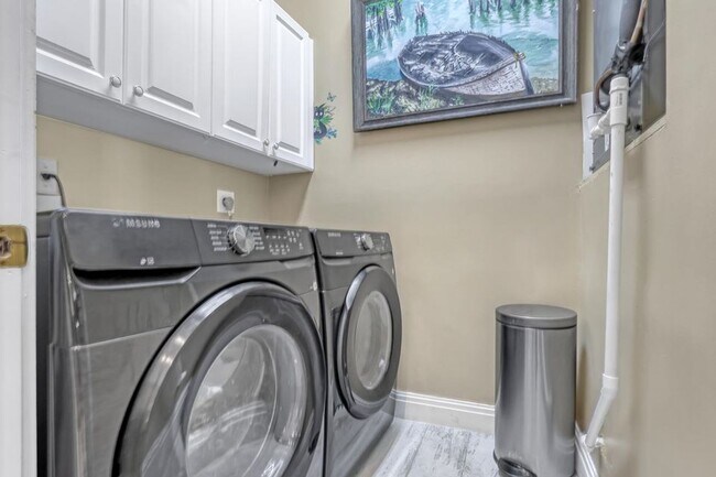 Building Photo - 2076 Cezanne Rd