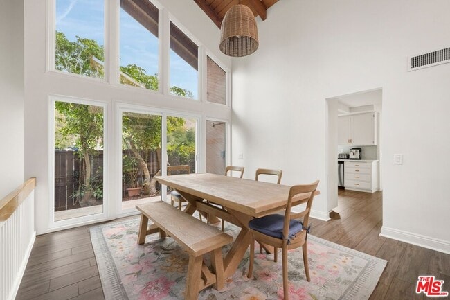 Building Photo - 1329 Avenida de Cortez