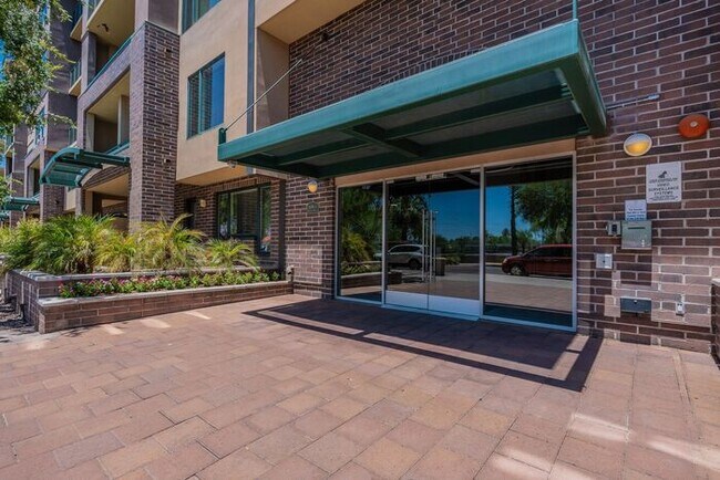 Building Photo - 16 W Encanto Blvd