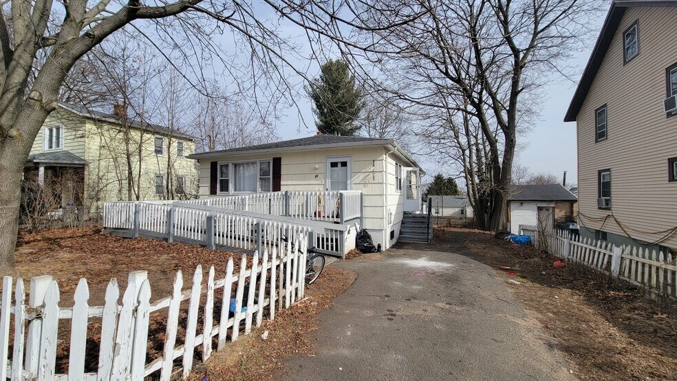 Primary Photo - 27 Birch St