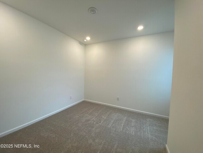 Building Photo - 269 Brandon Lks Dr