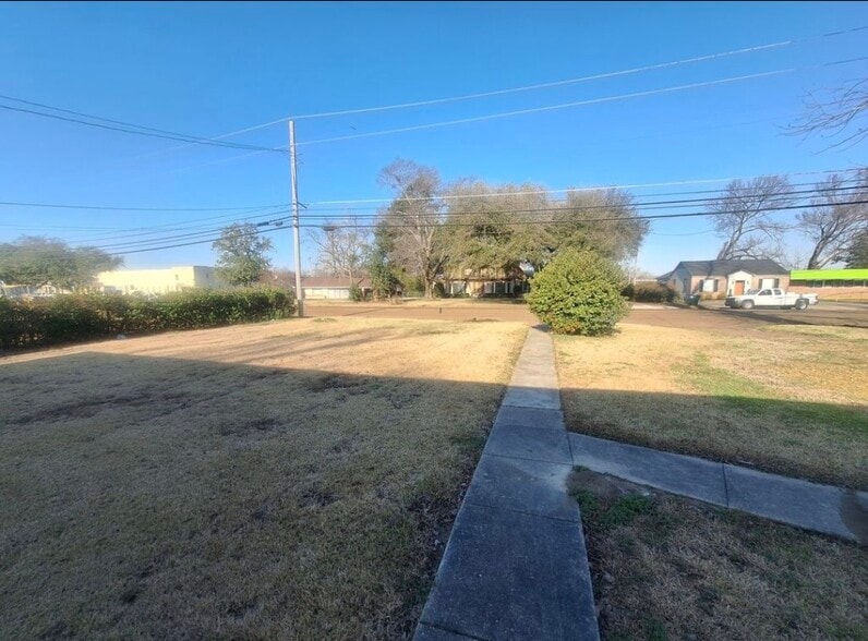 Building Photo - 912 Grand Ave