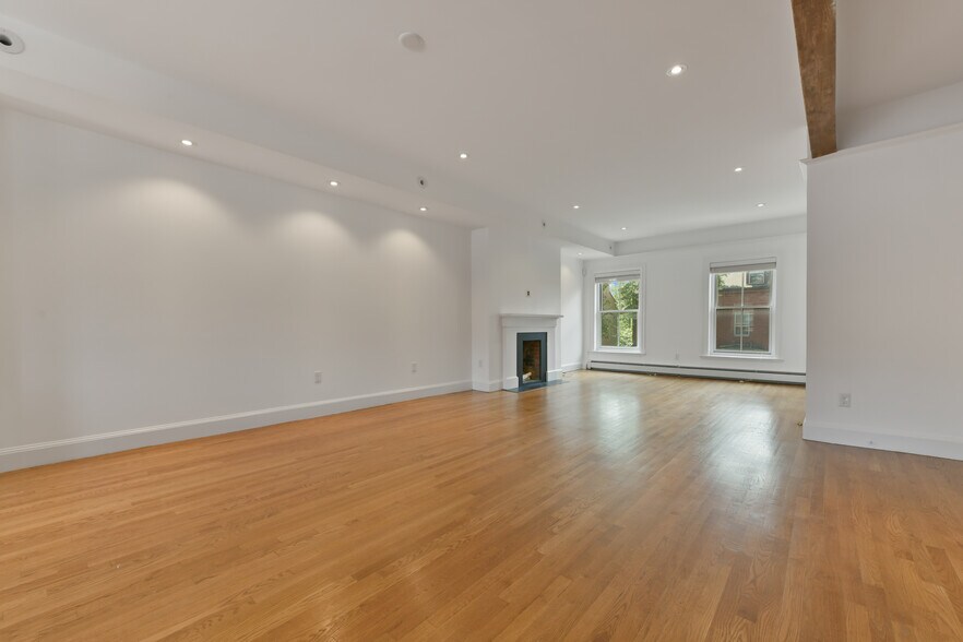 Building Photo - 71 Rutland St