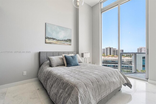 Building Photo - 3029 NE 188th St