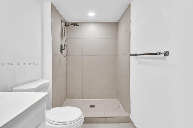 Building Photo - 3675 N Country Club Dr