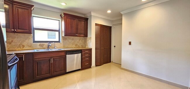 Building Photo - 3298 Shadow Wood Dr